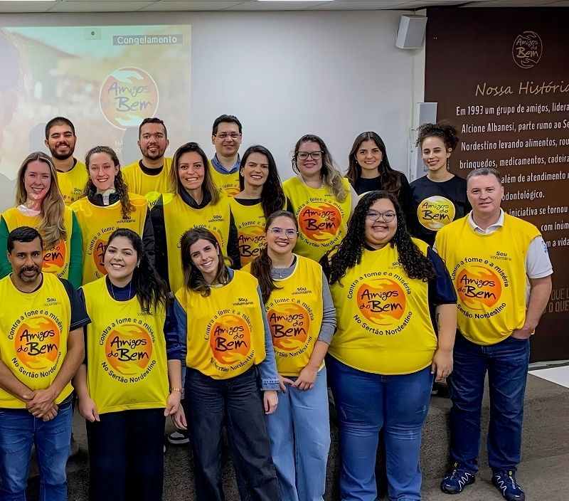 Volunteers from AB Mauri Brasil working to help Amigos do Bem distribute cashew nuts